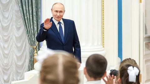 Putin palkab salajastele poegadele välismaiseid lapsehoidjaid