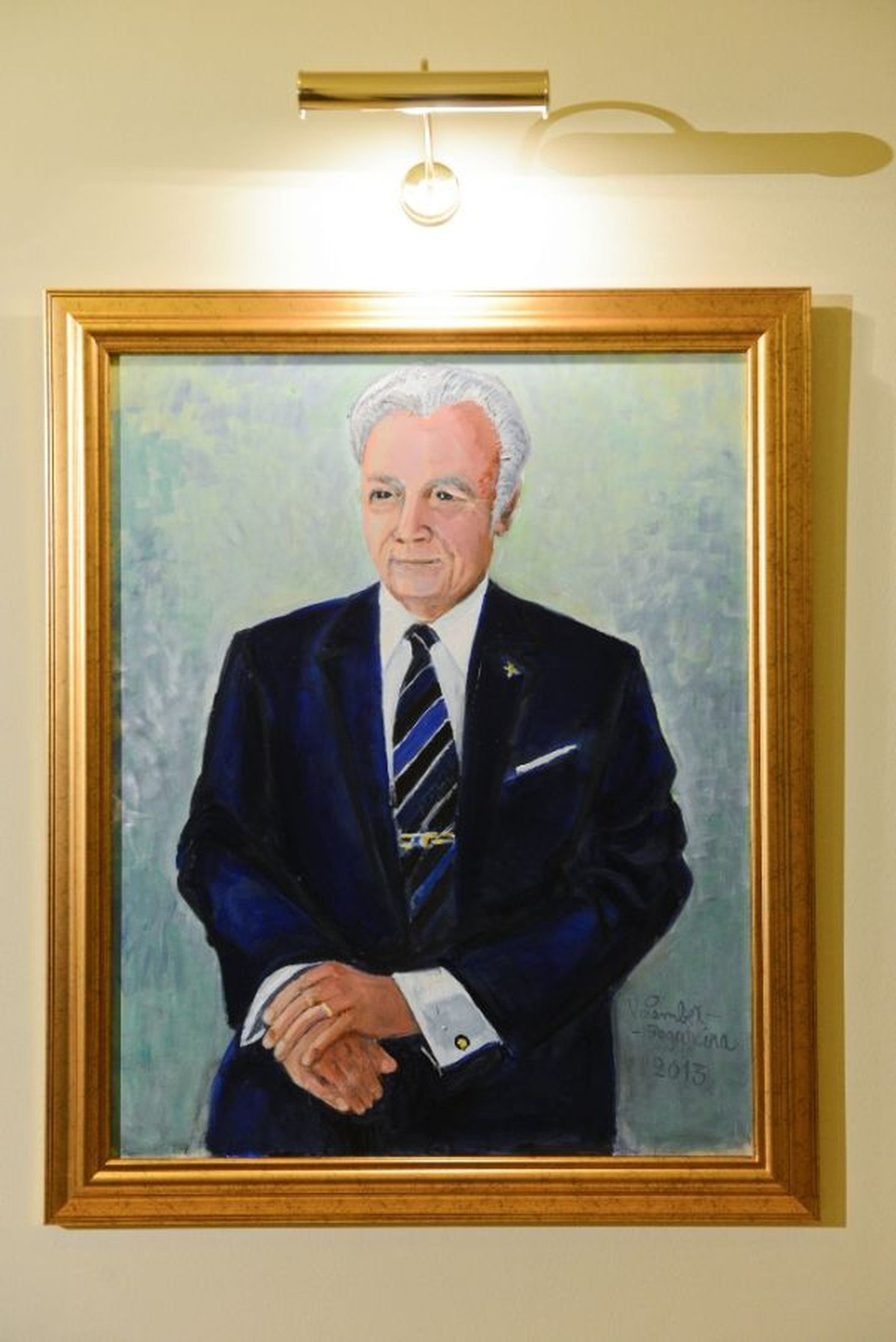 Канцелярию президента теперь украшает портрет Арнольда Рюйтеля.
