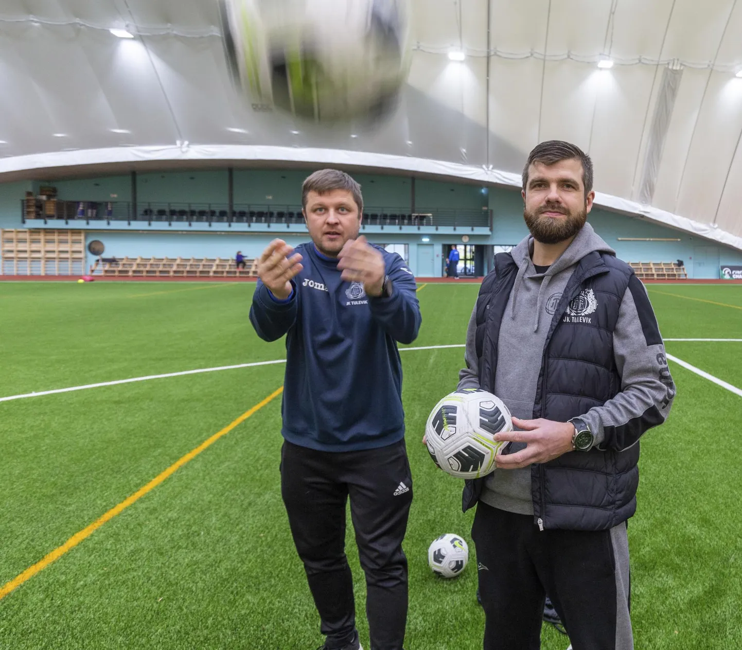 Viljandi Tuleviku jalgpalliklubi presidendi Raiko Mutle (paremal) sõnul on praegu põhieesmärk klubi arendada ja pakkuda üha kvaliteetsemat jalgpalliharidust. Fotol on ta koos klubi tegevjuhi Rain Tölpusega.