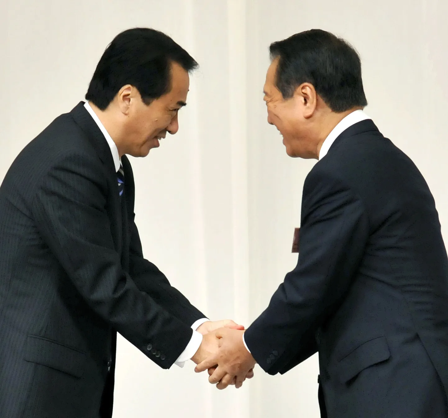 Naoto Kan (vasakul) ja tema rivaal Ichiro Ozawa.