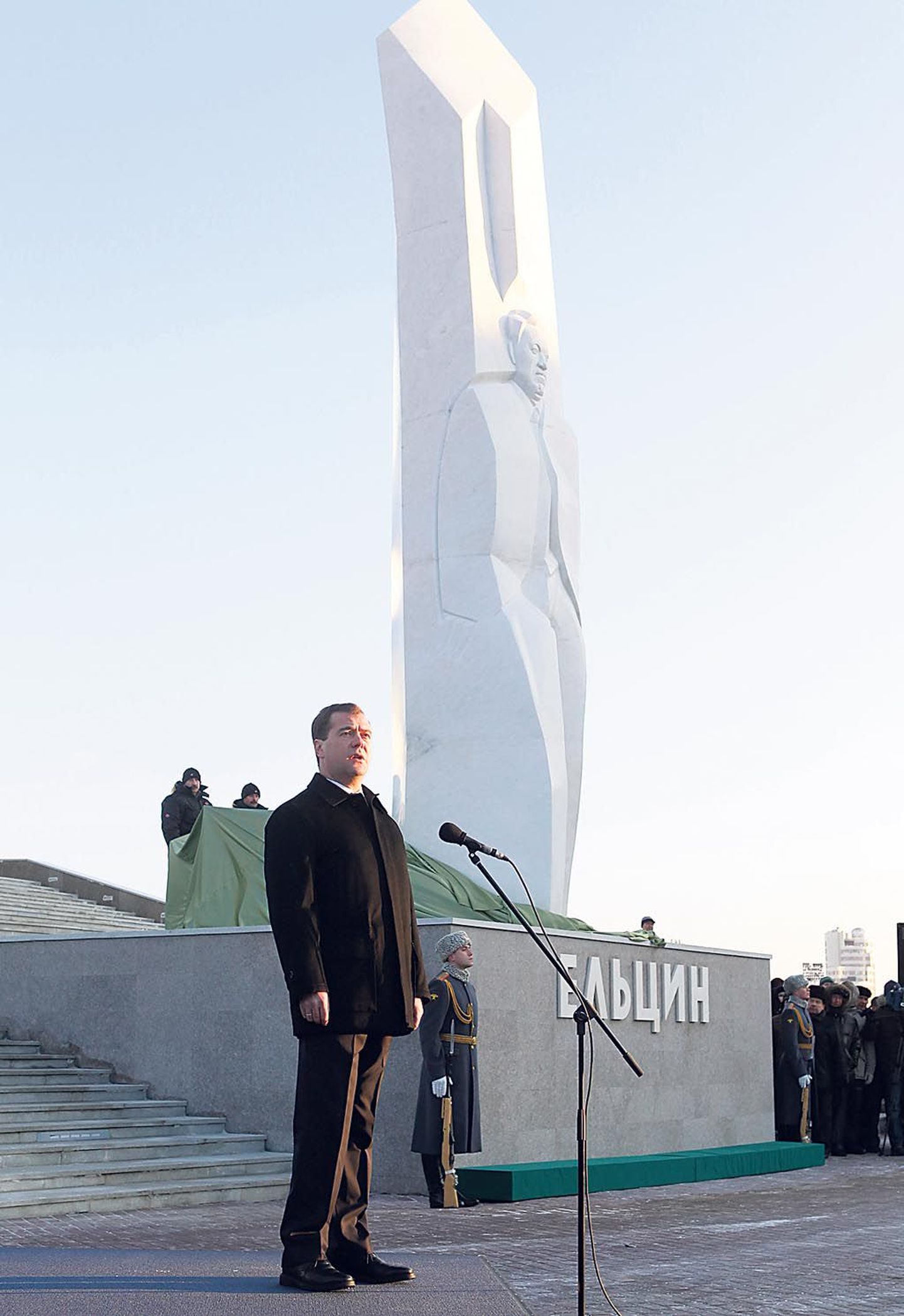 Vene president Dmitri Medvedev avas Jekaterinburgis monumendi Venemaa esimesele presidendile Boriss Jeltsinile tema 80. sünniaastapäeval.