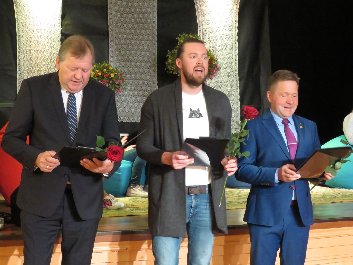 Otepää trio: üles astusid vallavolikogu esimees Rein Pullerits (vasakul), kultuurikeskuste juhataja Jorma Riivald ja vallavanem Jaanus Barkala.