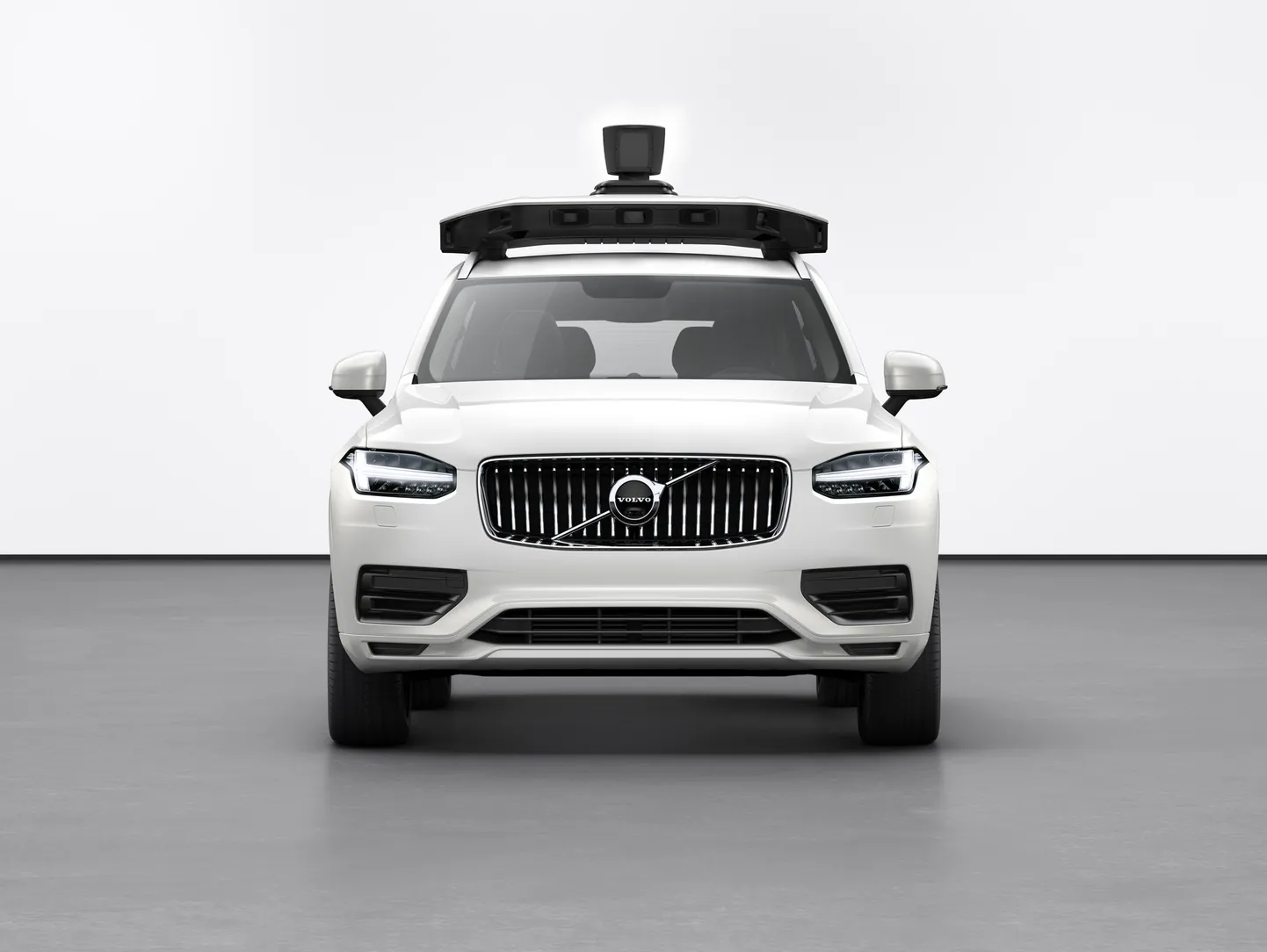 Серийный беспилотный автомобиль Volvo XC90.