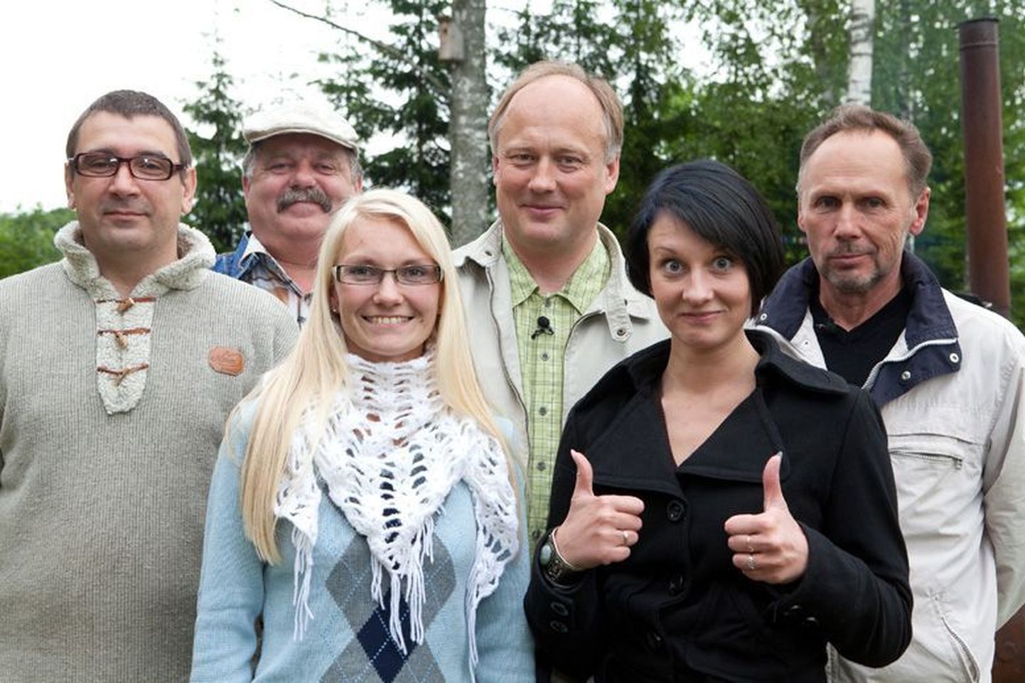 Õhtusöögisaates osalejad (vasakult) Andres, Väino, Andrese naine, Tõnu, Ingrid ja Peeter.