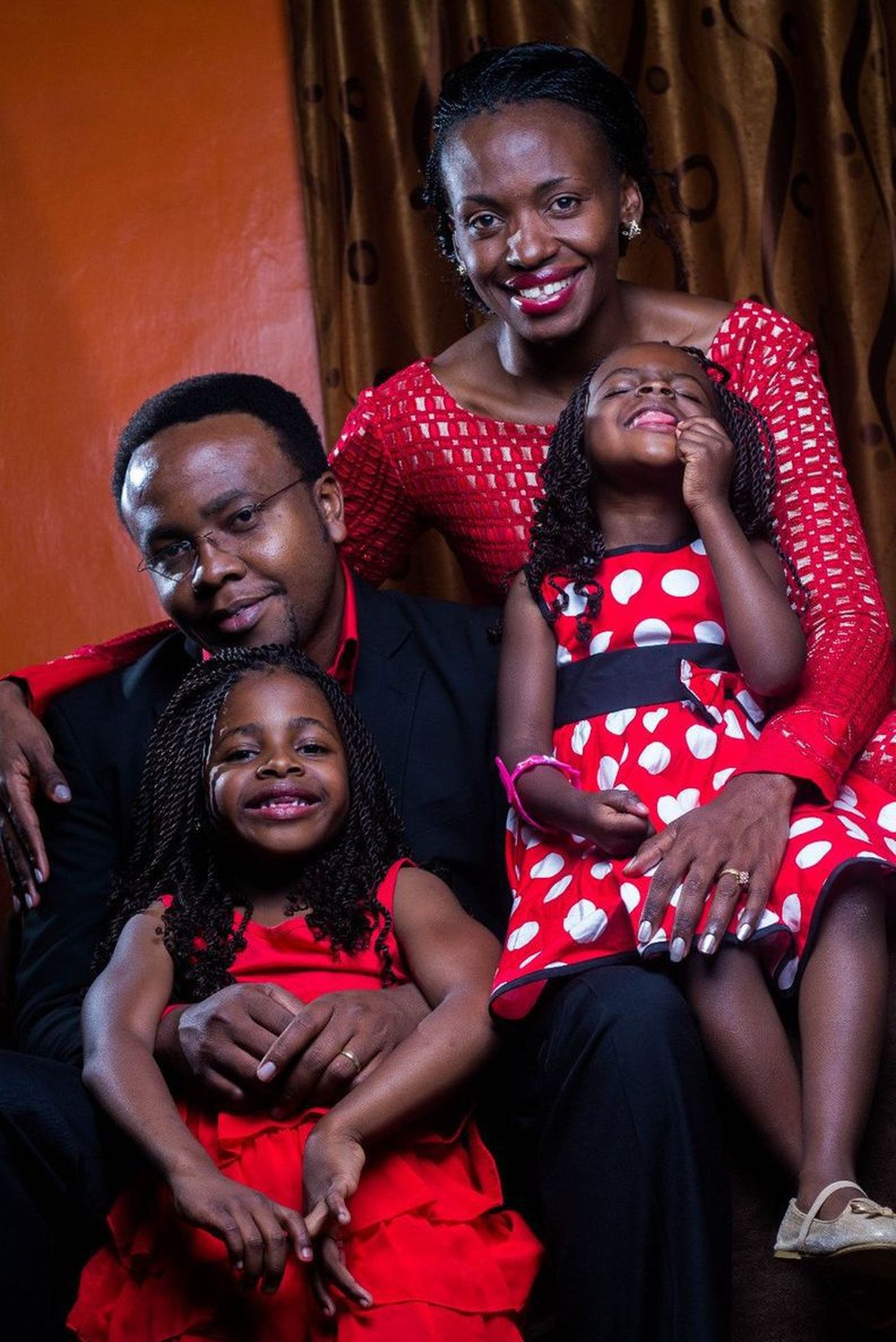 Terry Gobanga, ta mees Tonny Gobanga ning nende tütred Tehille ja Towdah