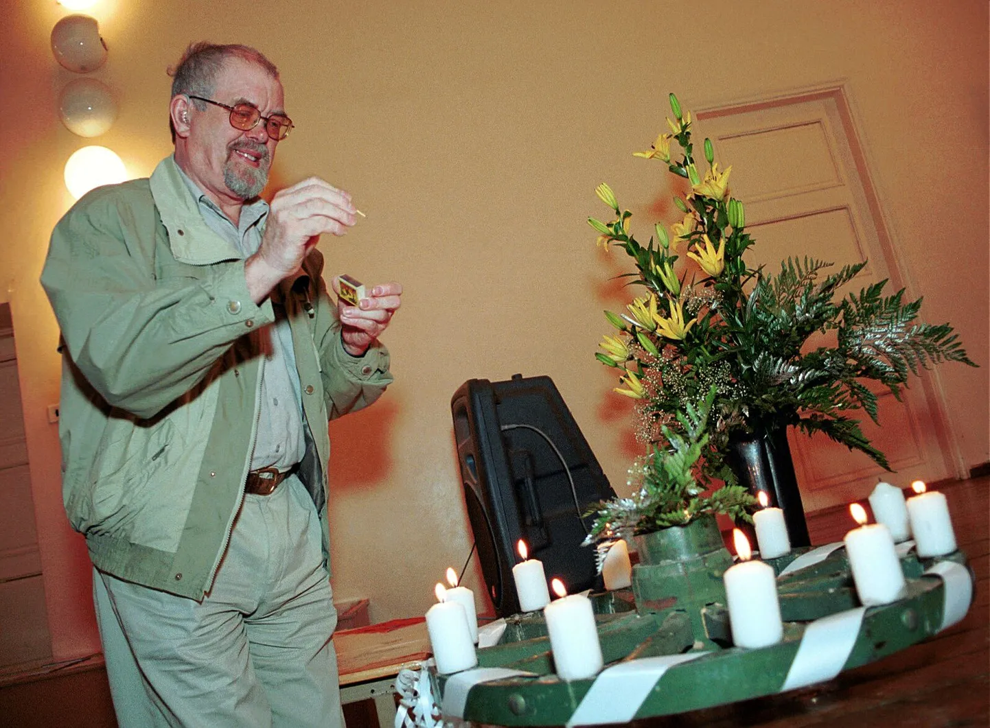 Henno Käo süütas 3. mail 2002 Luunja keskkoolis küünla luulerattal, sest tema lasteluuledebüüt «Hinge korter» pälvis Karl-Eduard Söödi nimelise luuleauhinna.