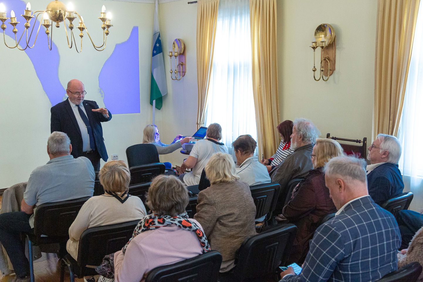Kõnekoosolek Valga raekojas, kus õigusteadlane Igor Gräzin rääkis Valgamaa ajaloost ning tulevikust.