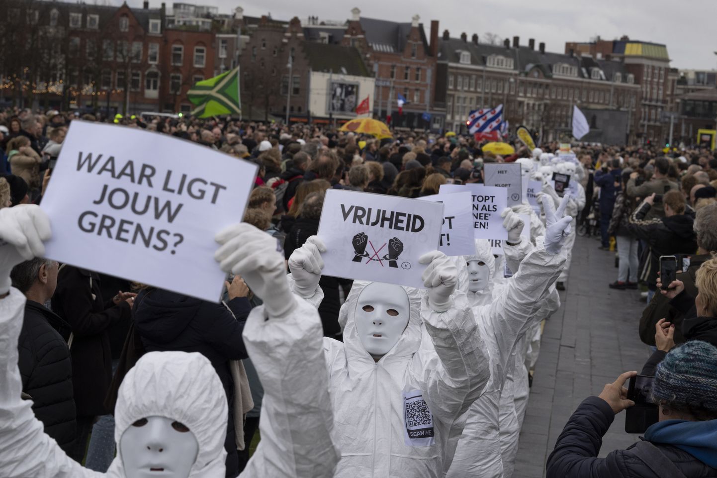 Koroonapiirangute vastane meeleavaldus Amsterdamis 2. jaanuaril.