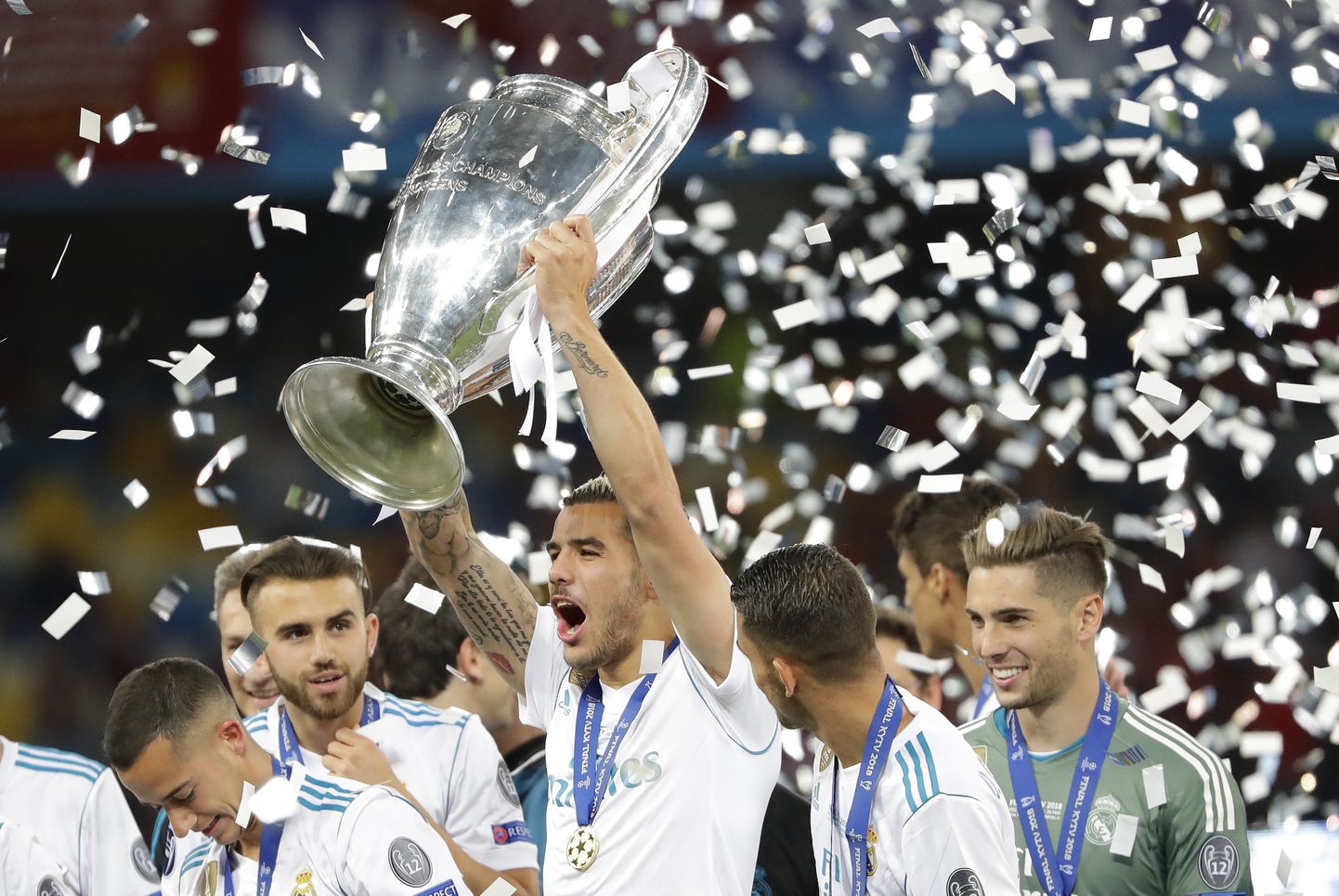 Madridi Reali mängijad triumfeerimas Meistrite liiga võidukarikaga, mida saab Tartus imetleda 11. augustil, mil Meistrite liiga, Euroopa liiga ja UEFA Superkarika võidutrofeede ringreis jõuab Tamme staadionile.