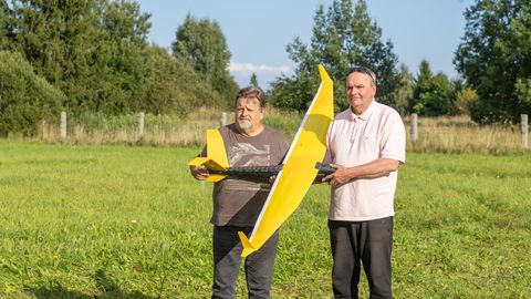 VAATA VIDEOT ⟩ Eesti rekordidroon püsis akude jõul Viljandi kohal õhus üle kümne tunni – see on maailmarekord