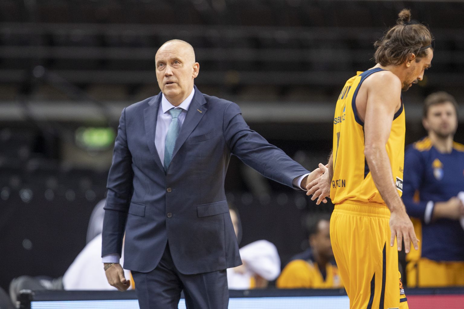 Üks pilt ütleb rohkem kui tuhat sõna: kuu keskpaigani Himki peatreeneriks olnud Rimas Kurtinaitis (vasakul) ja tiimi tähtmängija Aleksei Šved.