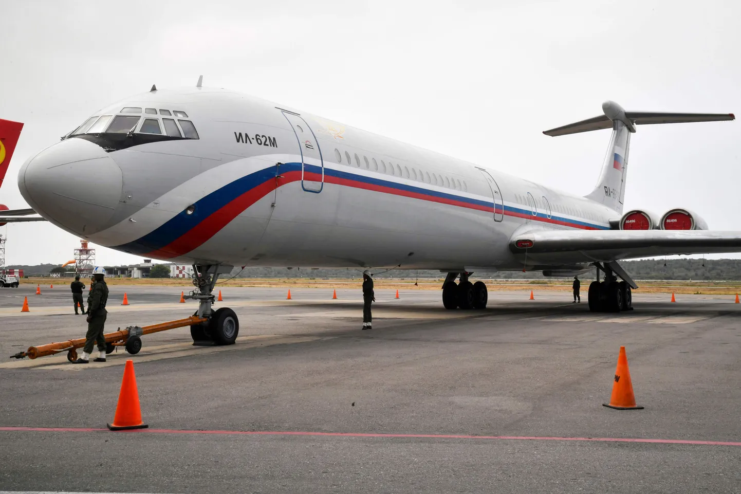 Vene lennuk Il-62M Simon Bolivari nimelisel lennuväljal Venezuelas.