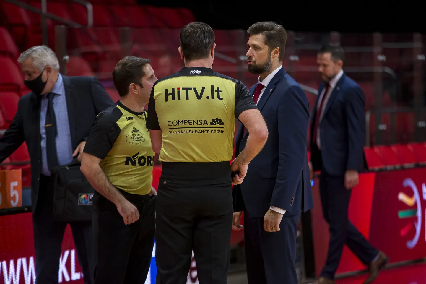 Kohtunikud saatsid Donaldas Kairyse mängust välja.