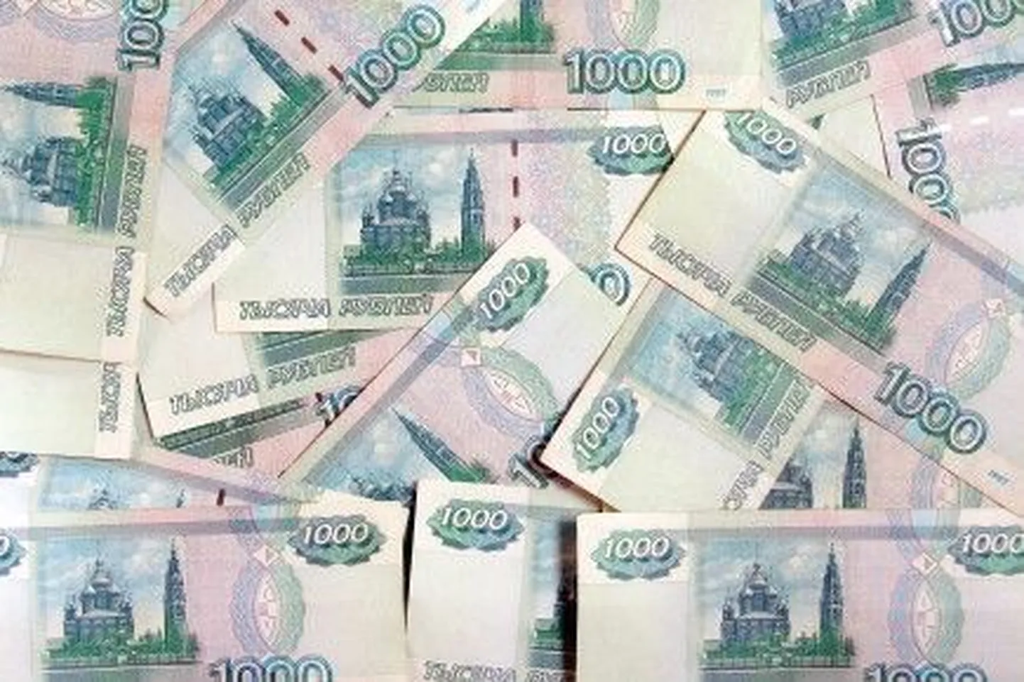 Vene kõrge riigiametnik külvas teele miljoneid rublasid