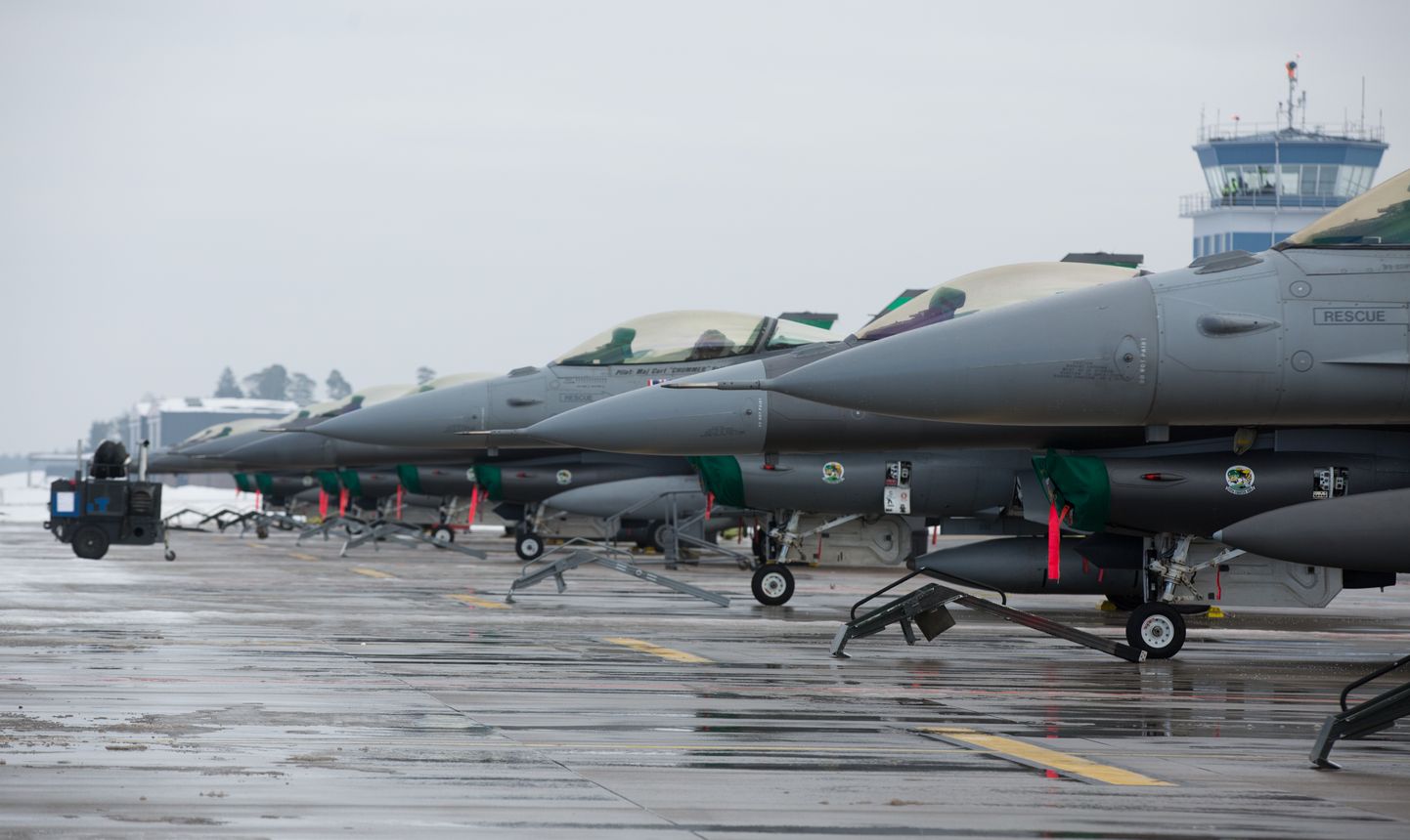 USA F- 16 hävitajad Ämari lennuväljal.