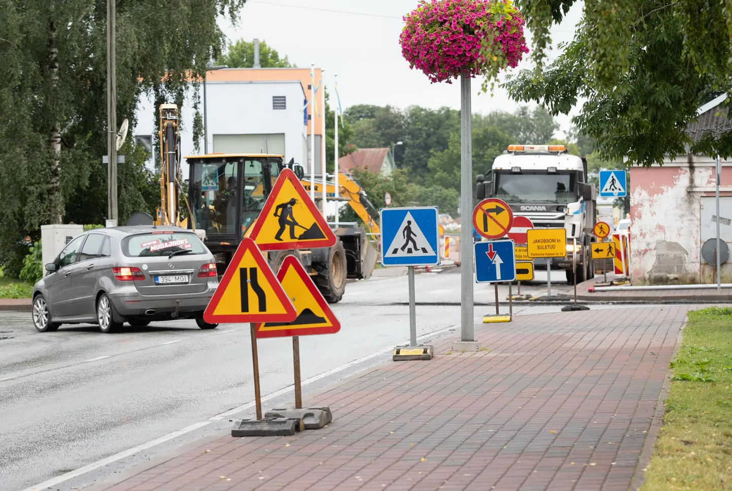 Täitsa võimalik, et Rakveres Jakobsoni-Posti ristmikul on saavutatud liiklusmärkide hulga rekord.