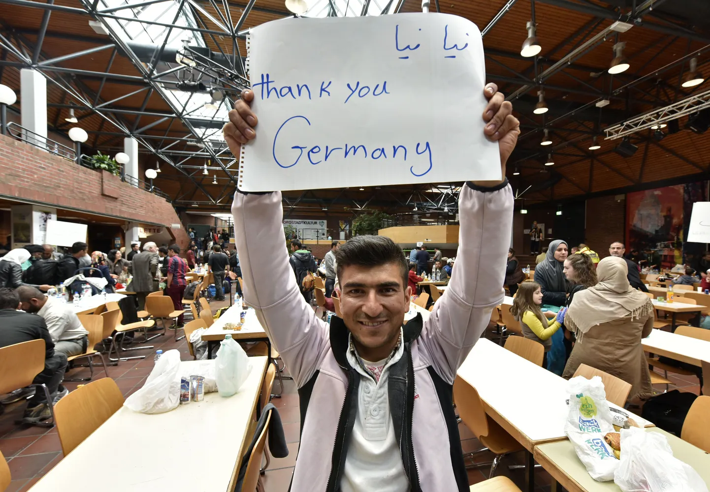 Иллюстративный снимок. Надпись на плакате "Спасибо, Германия".
