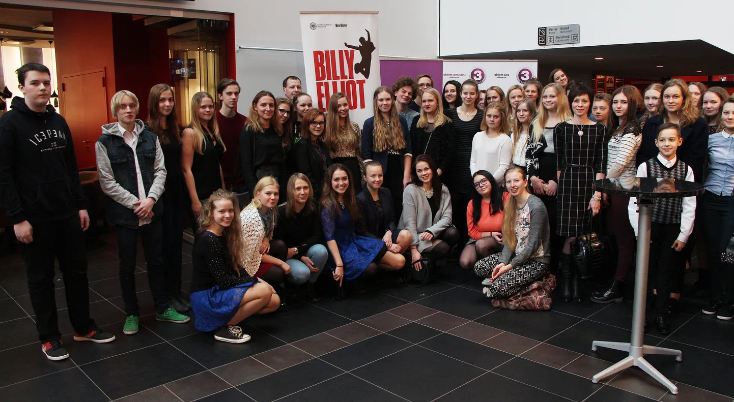 108 Pärnumaa õpilast 13 koolist käis reedel Pärnu Rotary klubi eestvedamisel Tallinnas Nordea kontserdimajas vaatamas muusikali Billy Elliot eelesietendust.