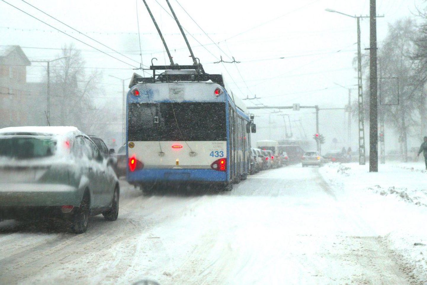 Ühistransport sõidab Tallinnas seoses lumetuisuga vaba graafiku alusel..