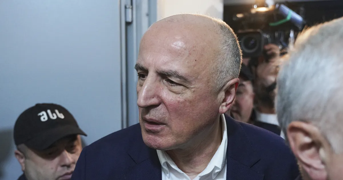 Poliitilises kriisis Gruusia vabastas kohalike valimiste eel kaks opositsioonijuhti