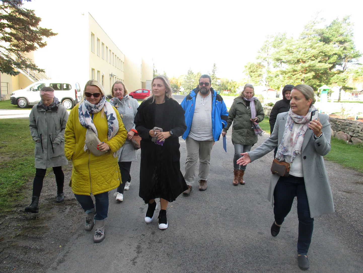 RINGKÄIK LÜMANDAS: Vasakult Kristi Nõgu, Anneli Teppo-Toost, Terje Aus, Janne Jensen, Üllar Läänesaar, Hanna Saar, Eda Kesküla ja Janne Raun.