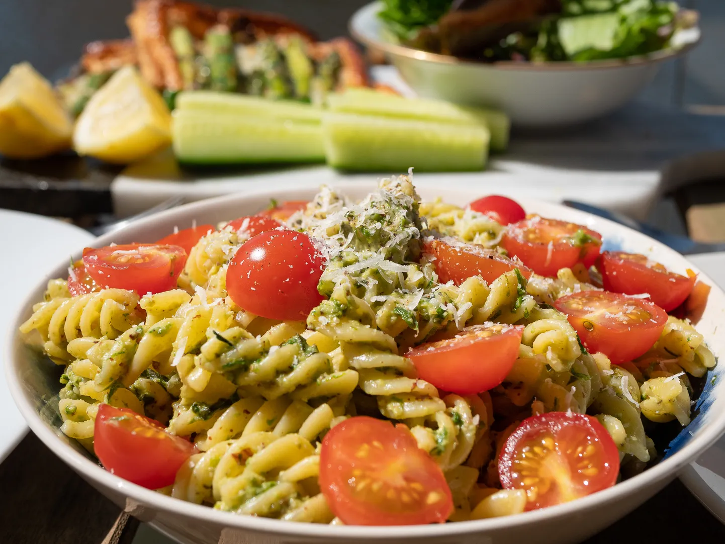 Pastasalat pestokastme ja fetajuustuga.
