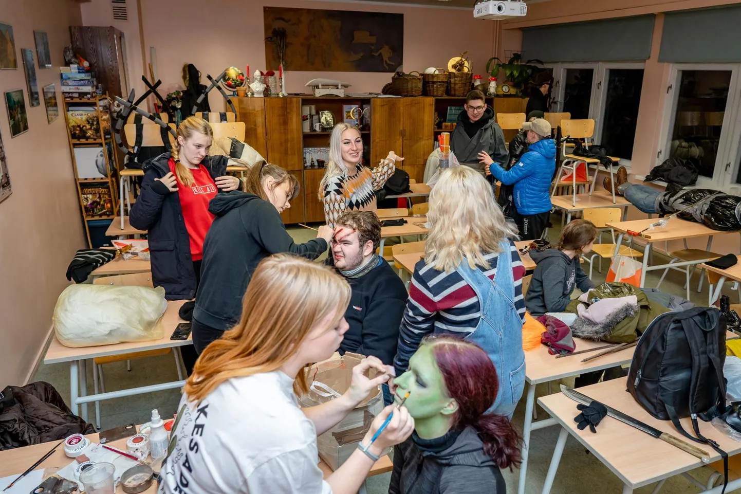 Enne irmuteme minekut võõbati noorde näo koolimajan irmsas.