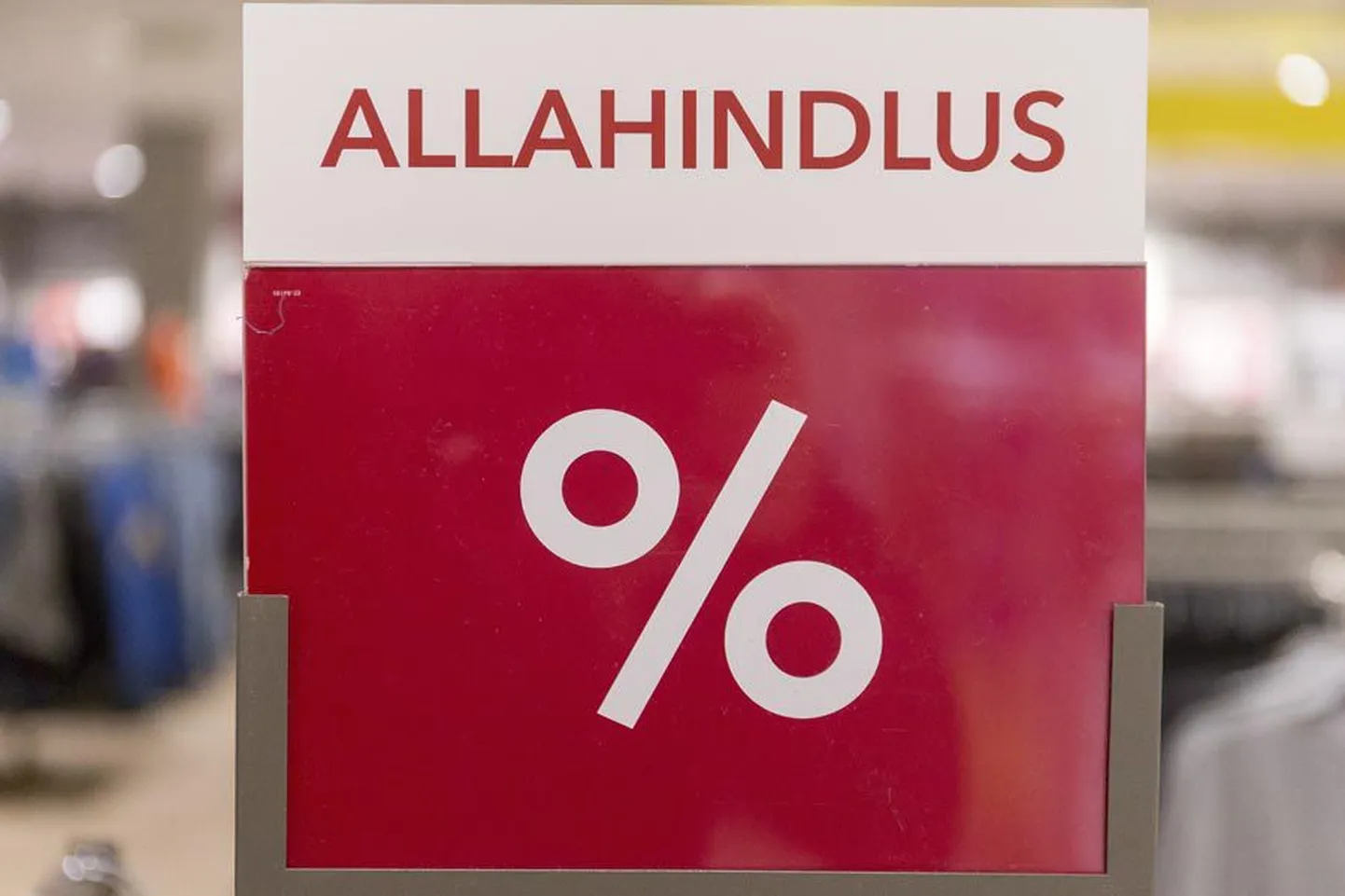 Paljud ostjad peavad erksavärvilise sildiga allahinnatud toodet odavamaks isegi siis, kui kõrval olev samasugune toode on tavahinnaga soodsam.