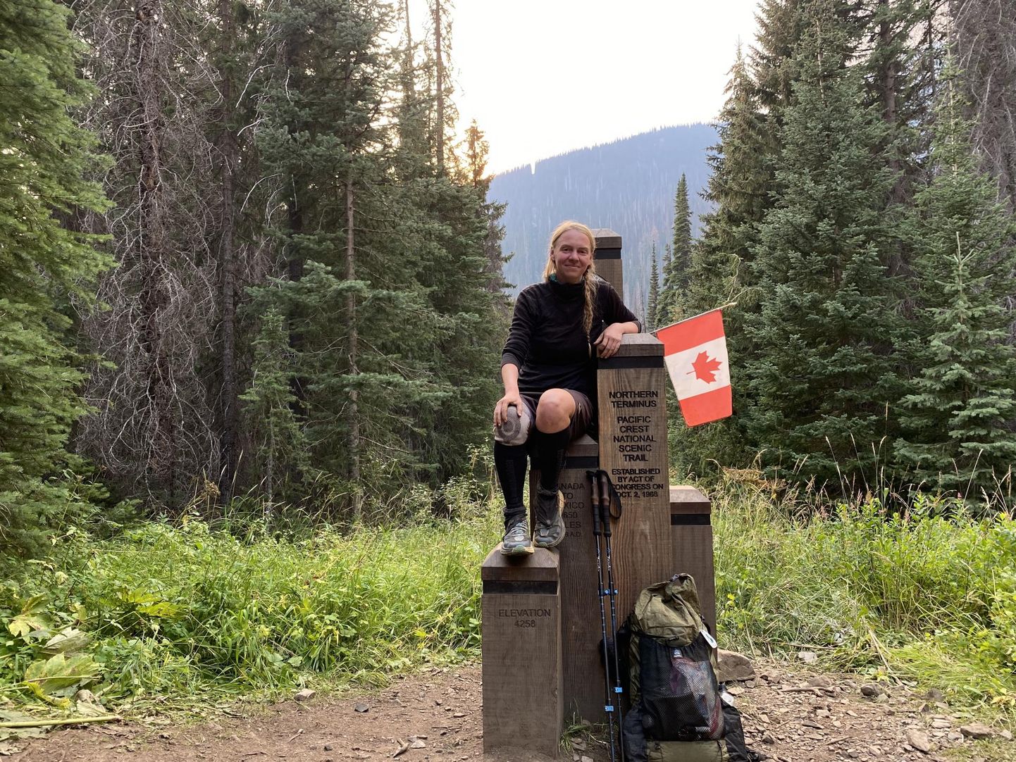Pacific Crest Traili lõppu Kanada piiril märgib Northern Terminuse monument, kus matka läbikäinutel on kombeks lõpupilt teha. Janika Tamm tegi seal küll pildi ära, aga pidi siis pöörduma tagasi raja selle osa juurde, mis varem metsatulekahju tõttu vahele jäi.