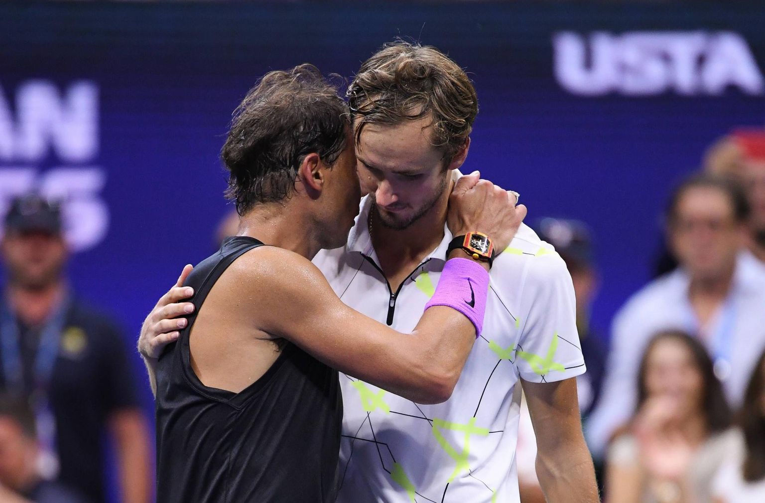 Rafael Nadalil (vasakul) ja Daniil Medvedevil leidus pärast mängu lõppu teineteisele palju häid sõnu.