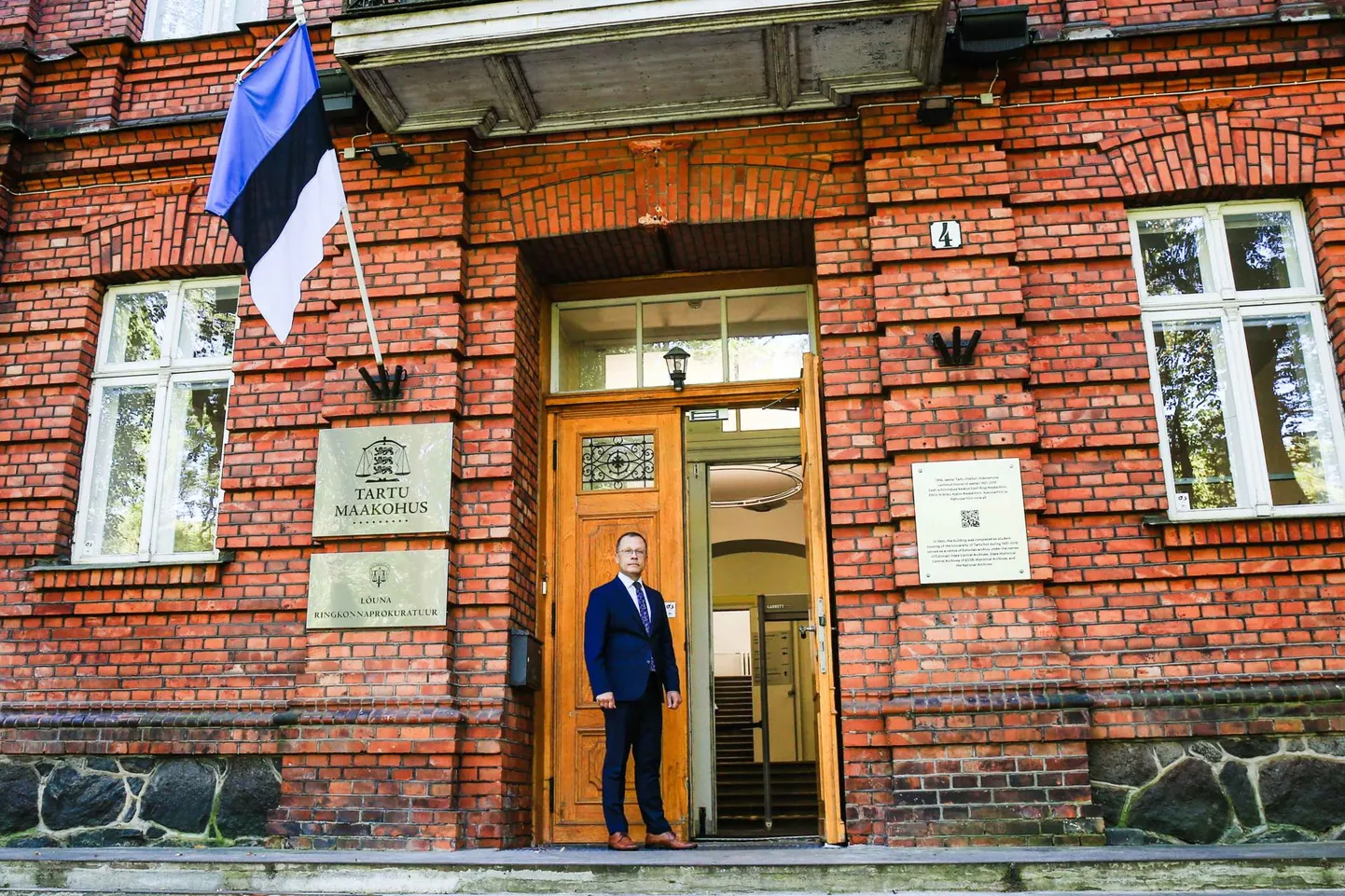 Täna andis Tartu maakohtus tunnistusi Tartu pikaaegne linnapea Urmas Klaas, kelle arvates oli Kuperjanovi 9 maja ostmata jätmine õige mõte.