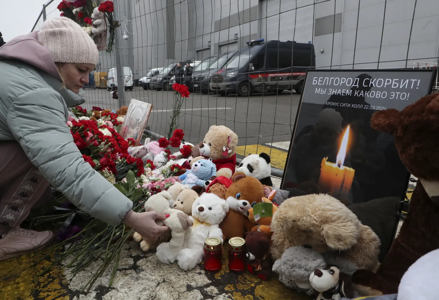Памятное место трагедии возле "Крокус Сити Холла"