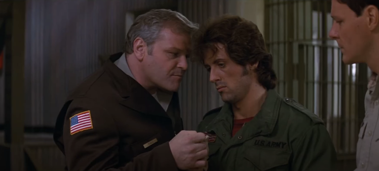 Kaader filmist «Rambo». Vasakul Brian Dennehy, paremal märulikangelane Sylvester Stallone.