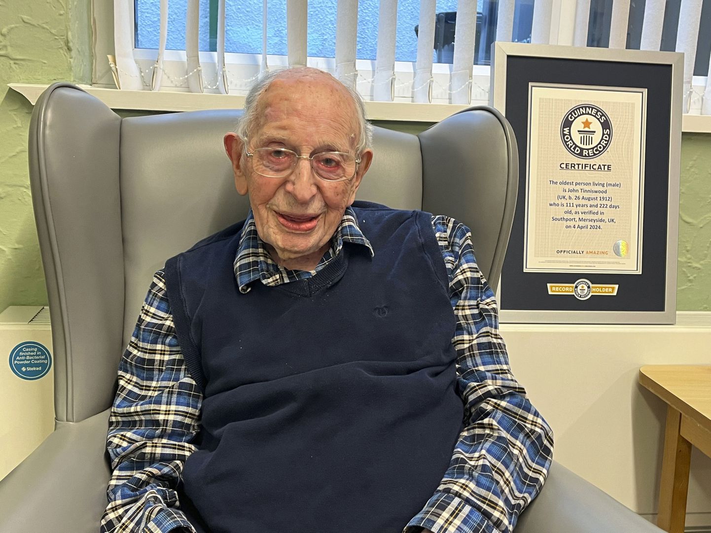 Inglane John Alfred Tinniswood on 111-aastasena maailma vanim elusolev mees.