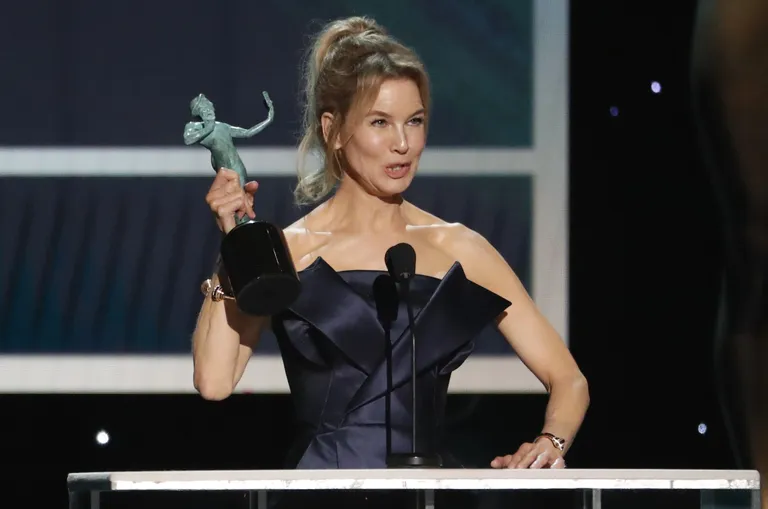 Renee Zellweger võtmas vastu SAG Awardi parima naispeaosalise rolli eest Judy Garlandi eluloofilmis «Judy»