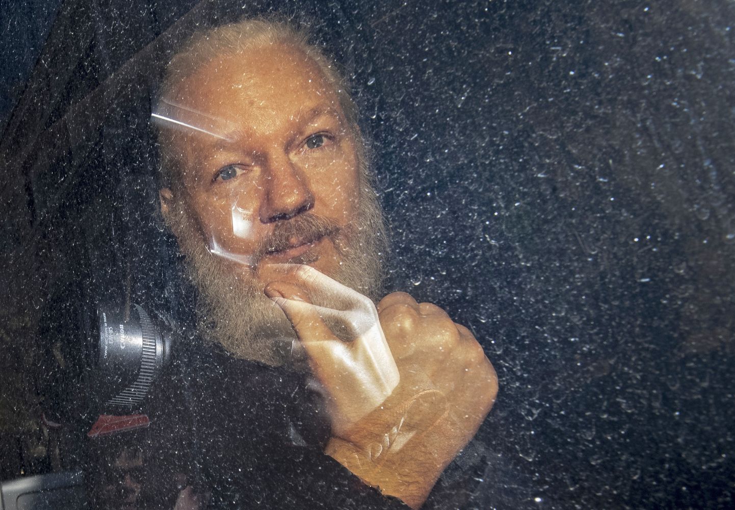 Julian Assange pärast Briti politsei poolt kinnivõtmist 2019. aasta aprillis