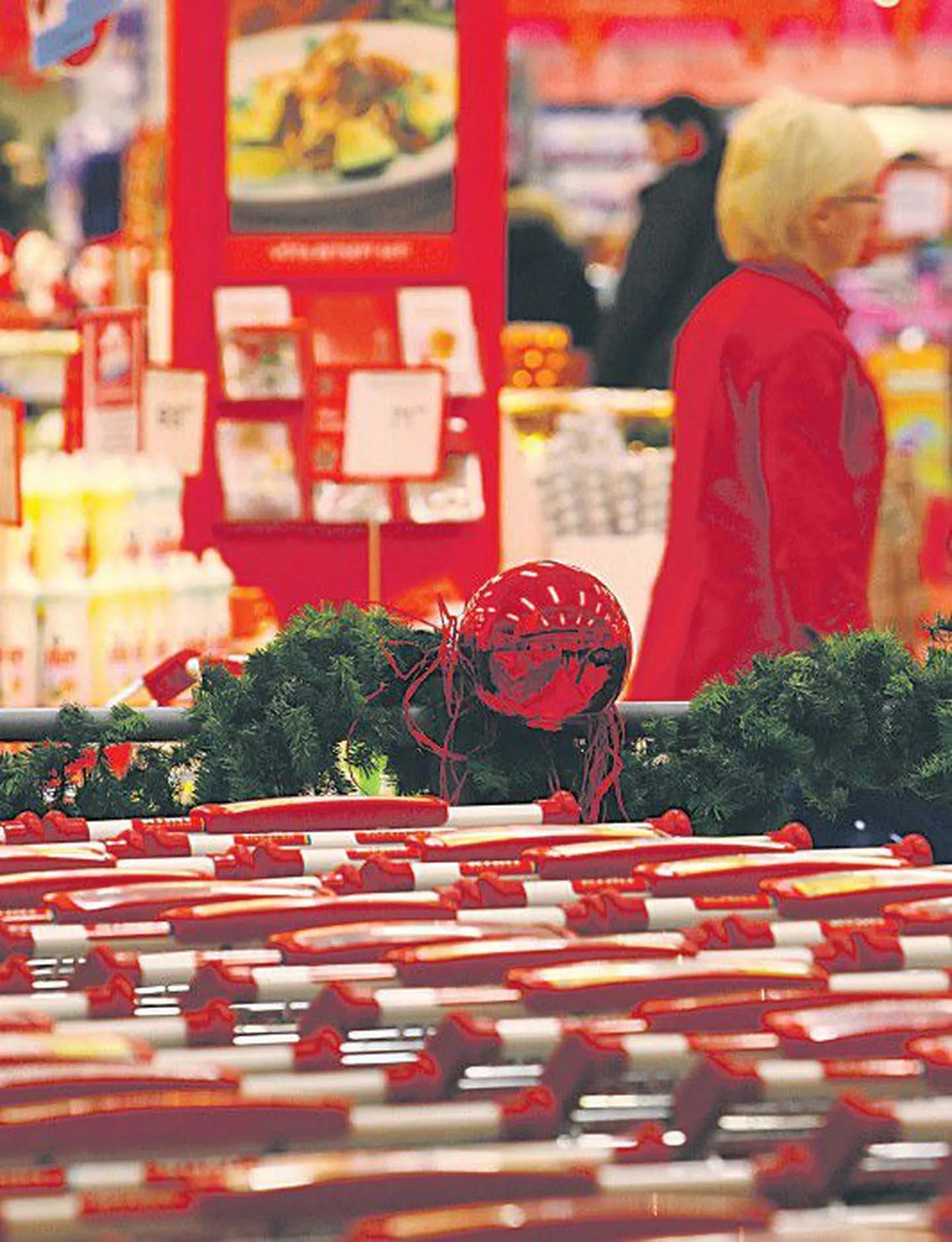 Наиболее безболезненно спад в сфере розничной торговли сказался на продуктовых магазинах. Так, например, одним из немногих магазинов, сумевших увеличить свою прибыль, в таллиннском центре Ülemiste стал Rimi.
