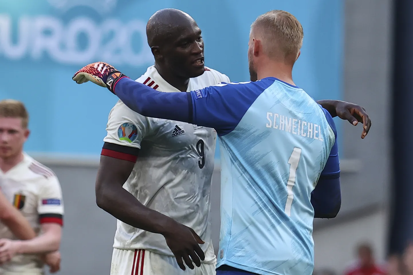 Belgia ründaja Romelu Lukaku (vasakul) ja Taani väravavaht Kasper Schmeichel.