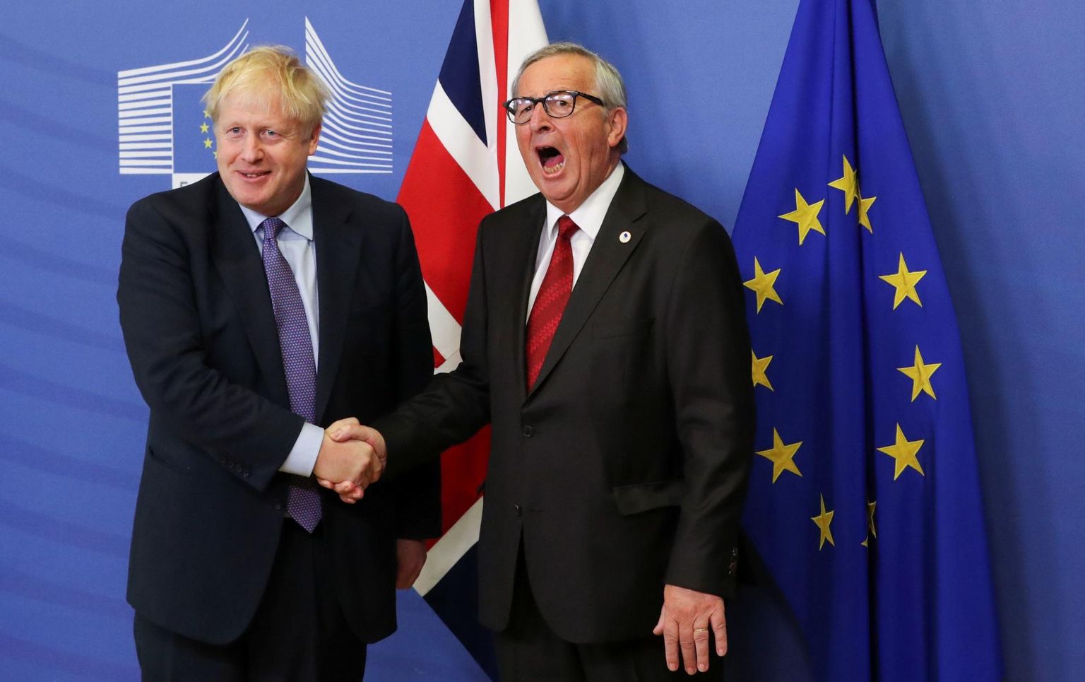 Briti peaminister Boris Johnson (vasakul) ja Euroopa Komisjoni president Jean-Claude Juncker teatasid eilsel pressikonverentsil järjekordse Brexiti-kokkuleppe sõlmimisest.