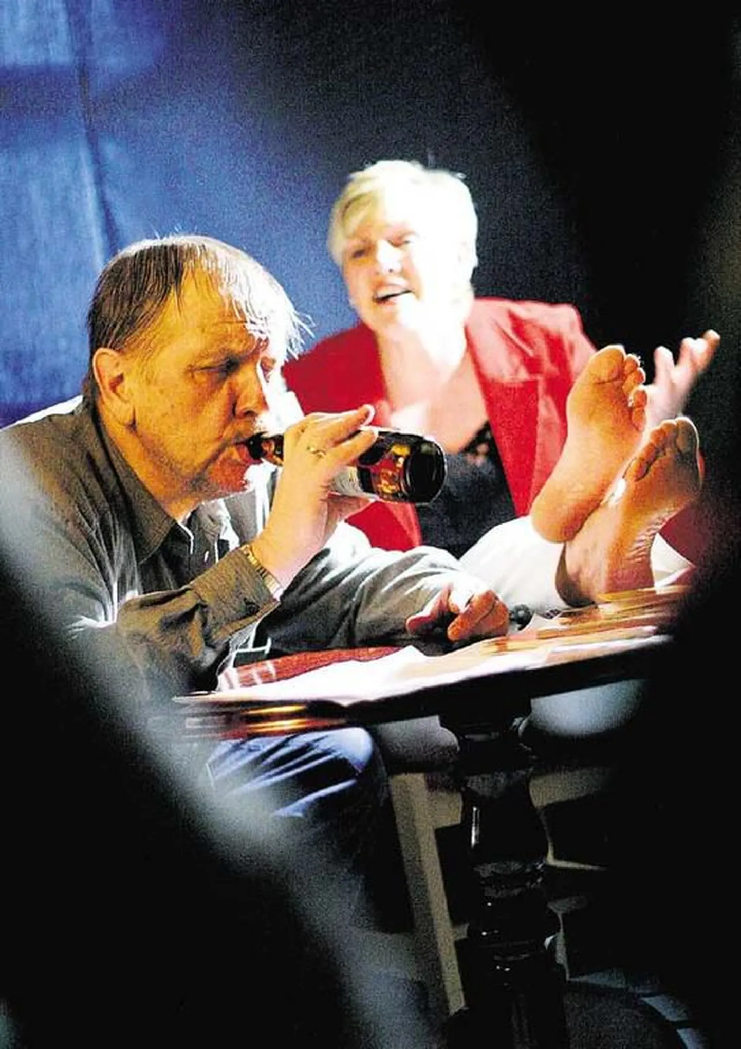 Lavastuse «Vajatakse naist» teist paari mängivad Toom Õunapuu ja Helve Nurk.