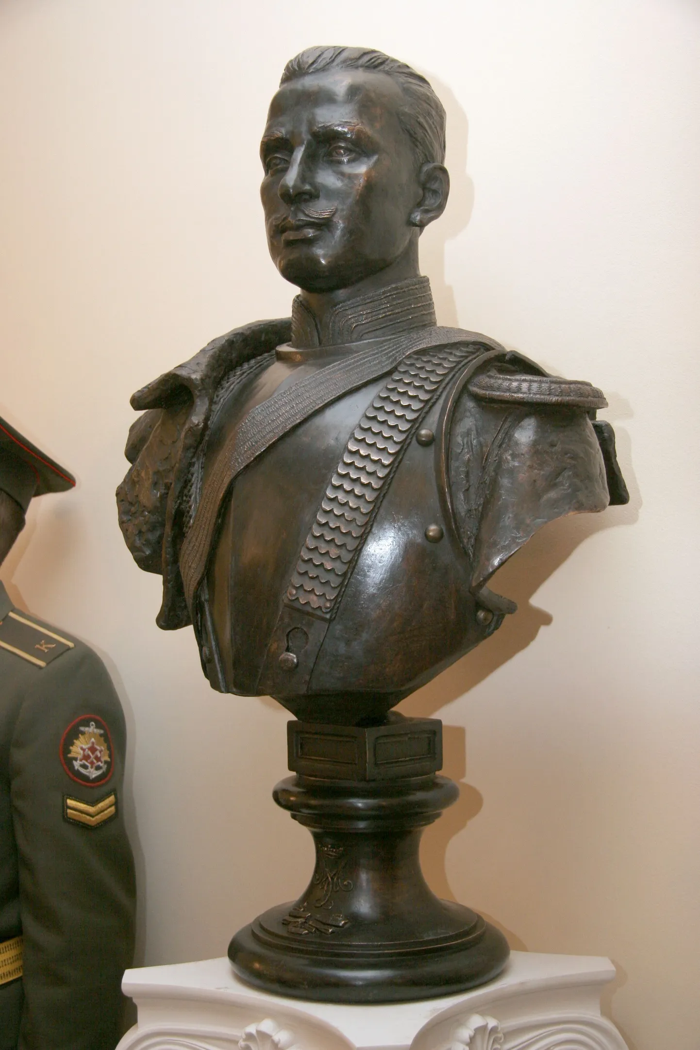 Marssal Carl Gustaf Emil Mannerheimi büst.