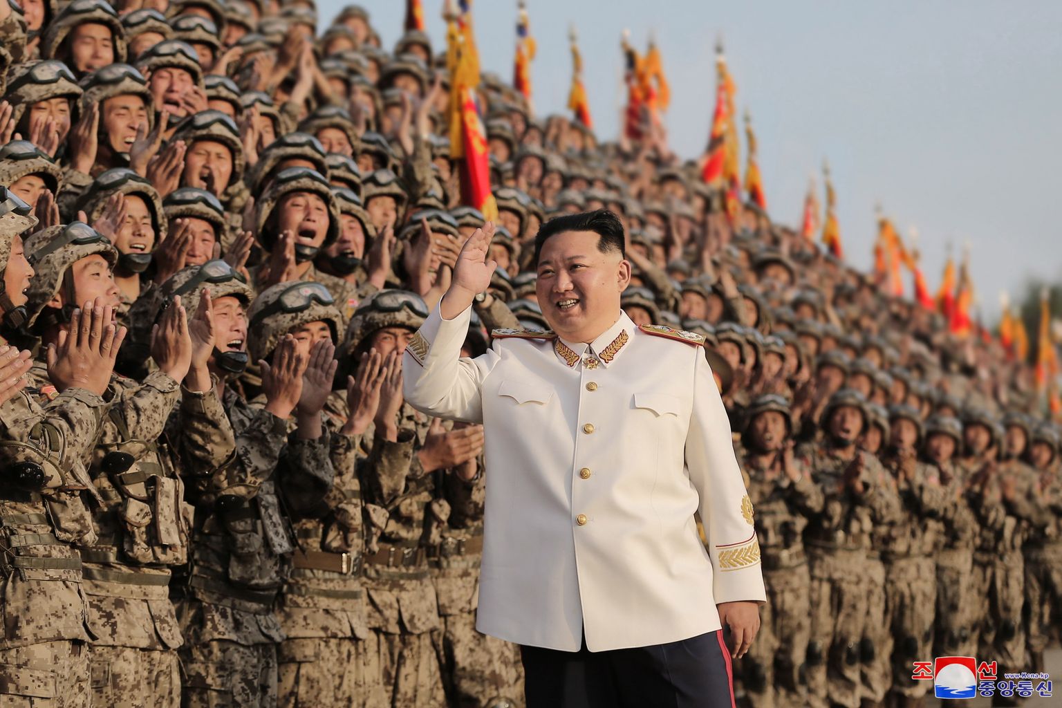 Kim Jong-un sõjaväeparaadil.