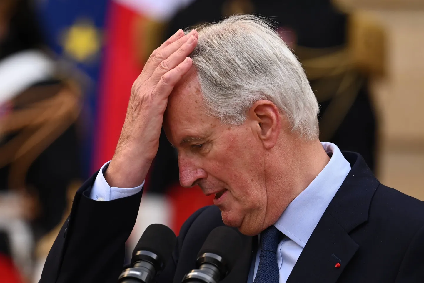 Prantsusmaa peaministriks nimetatud Michel Barnier eile Pariisis tseremoonial, kus eelkäija Gabriel Attal talle ameti üle andis.
