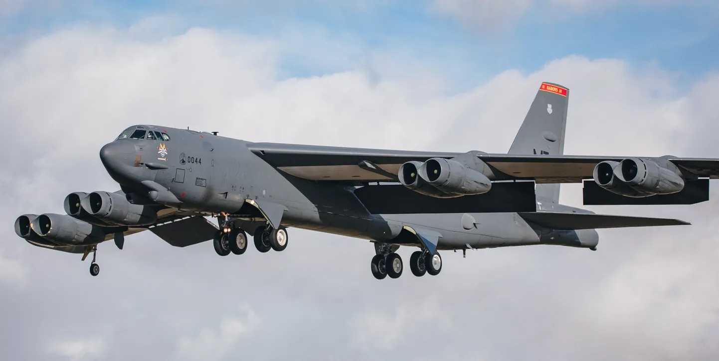 USA õhujõudude B-52 pommitaja.