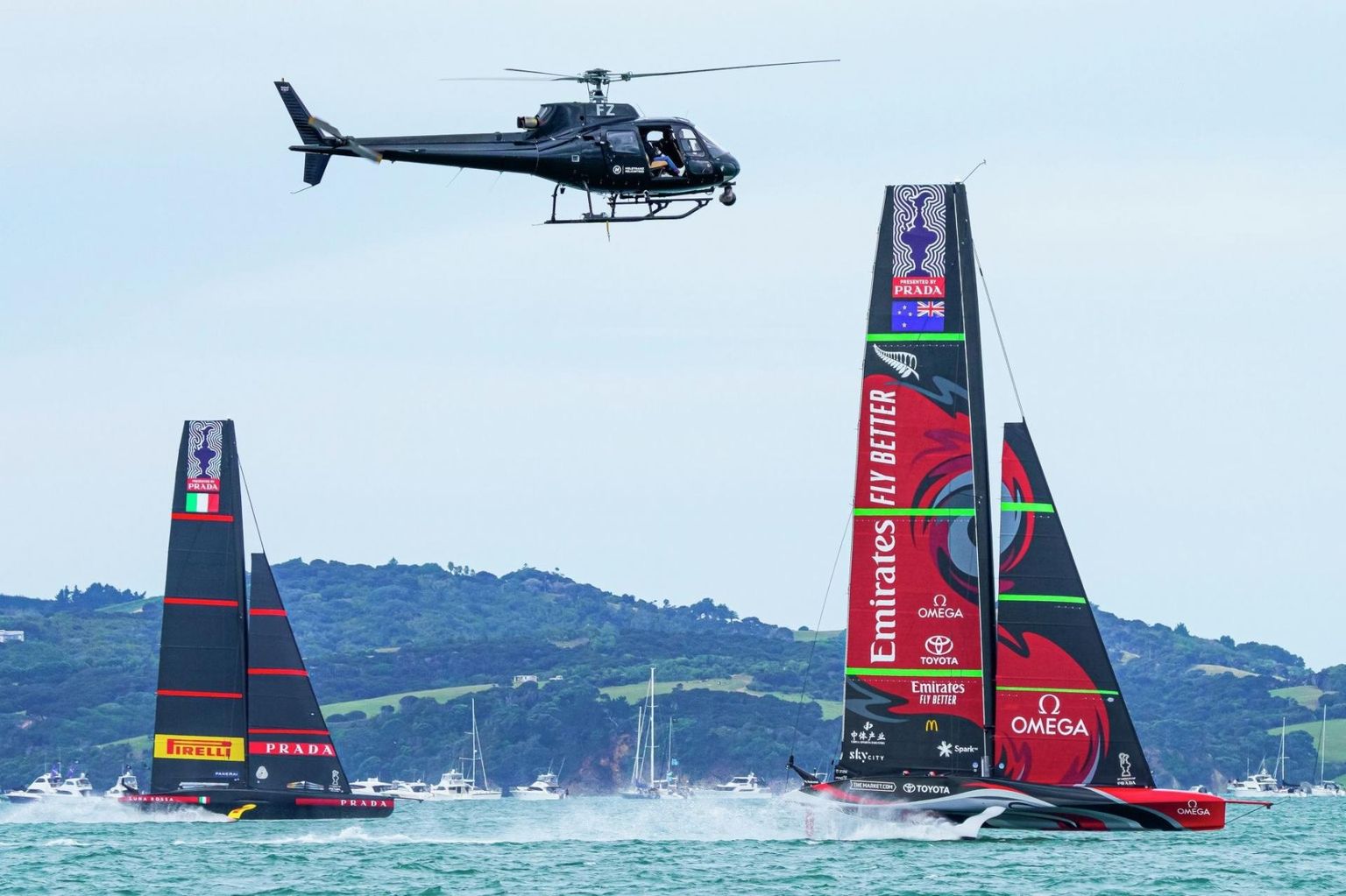 Aucklandis algasid America's Cup võistlussõidud Itaalia võistkonna Luna Rossa Prada Pirelli ja Uus-Meremaa Emirates Team New Zealand vahel.