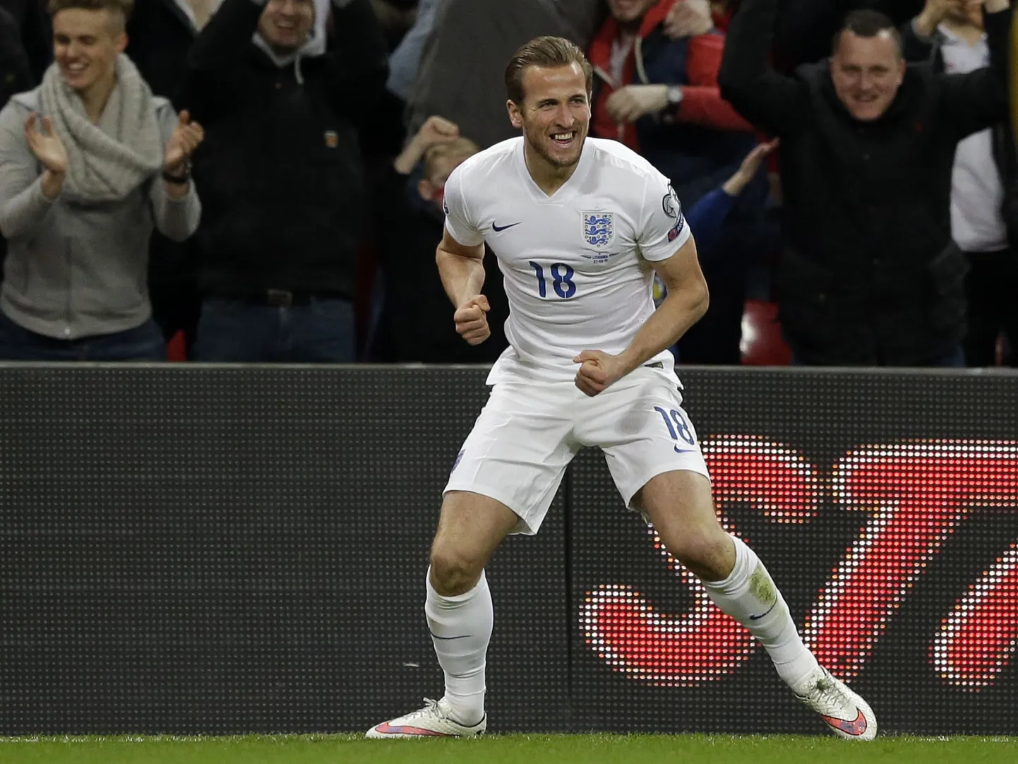 Harry Kane tähistamas Leedu vastu löödud väravat.