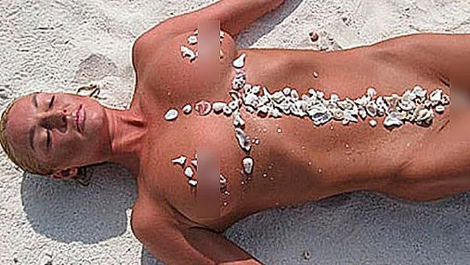 Мөлдір труси киген қыздар