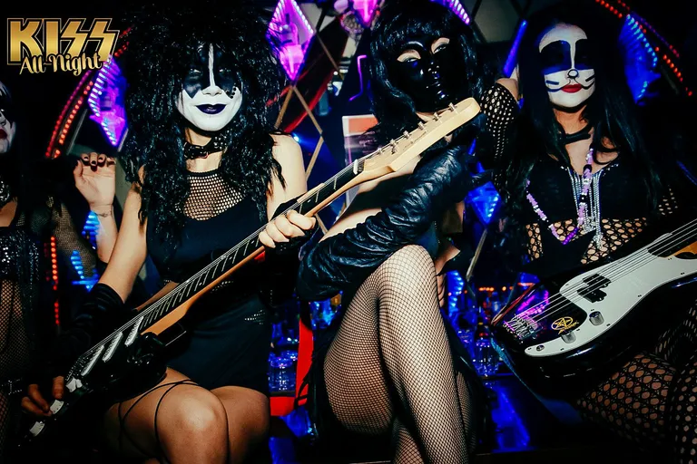 Rokipidu KISS All Night klubis Teater