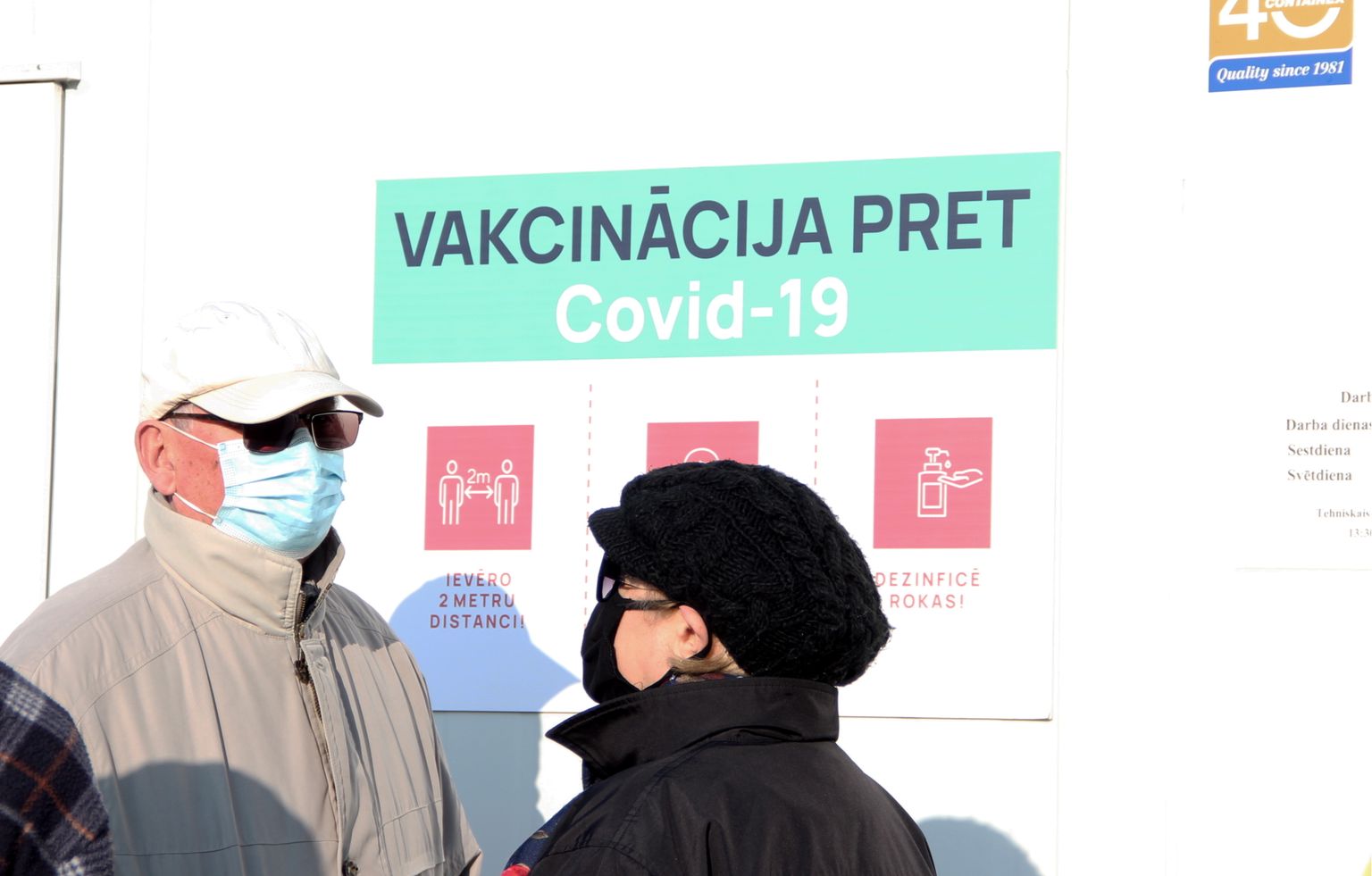 Vakcinācijas pret Covid-19 punkts pie Vecmīlgrāvja tirgus.