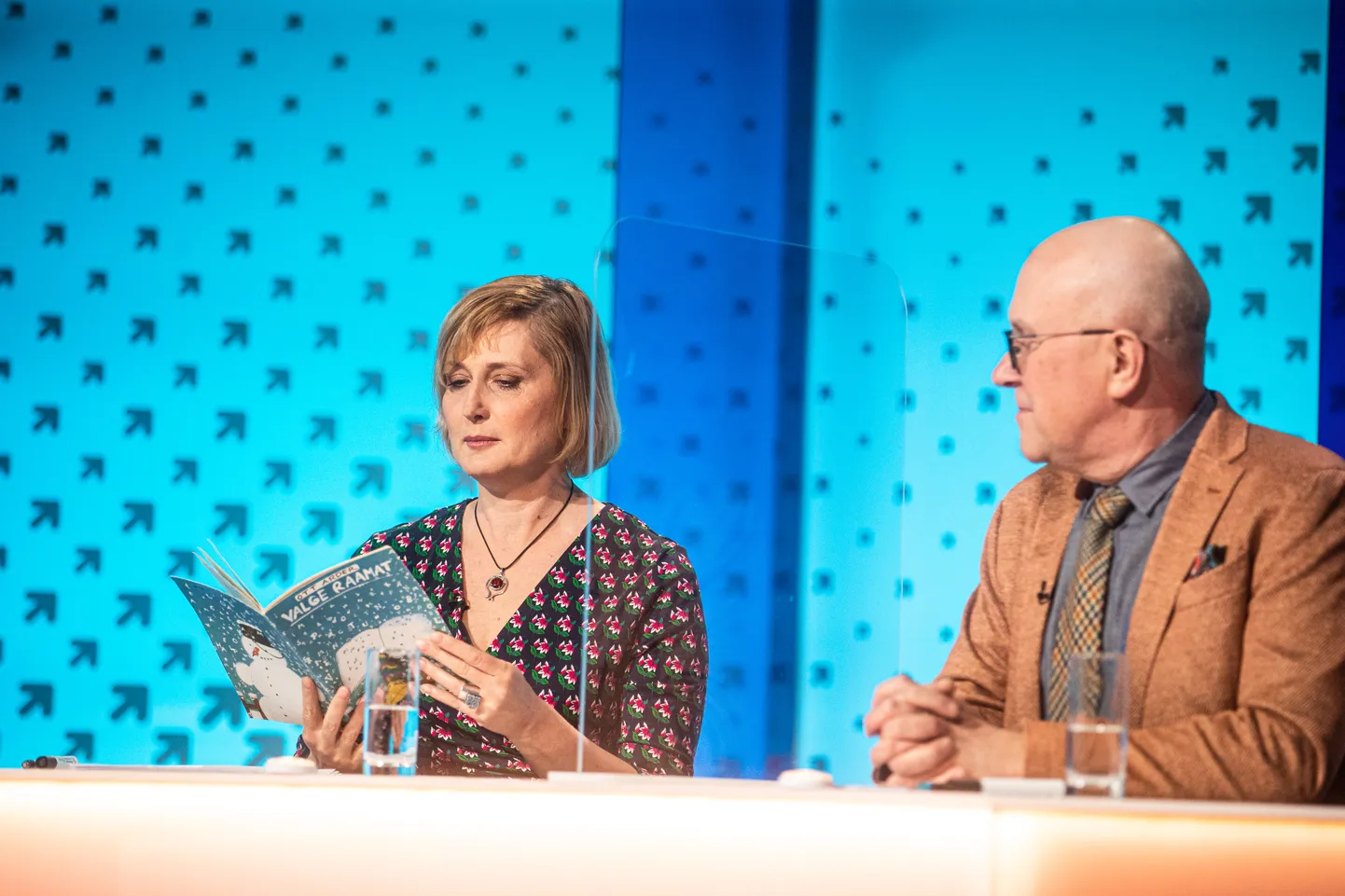 Otepää gümnaasiumi õpilastega kohtub teiste hulgas Ilona Martson (fotol "Teletopi" saates koos Mart Juurega.